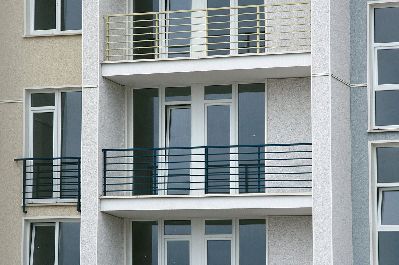 montaż balustrady do ściany