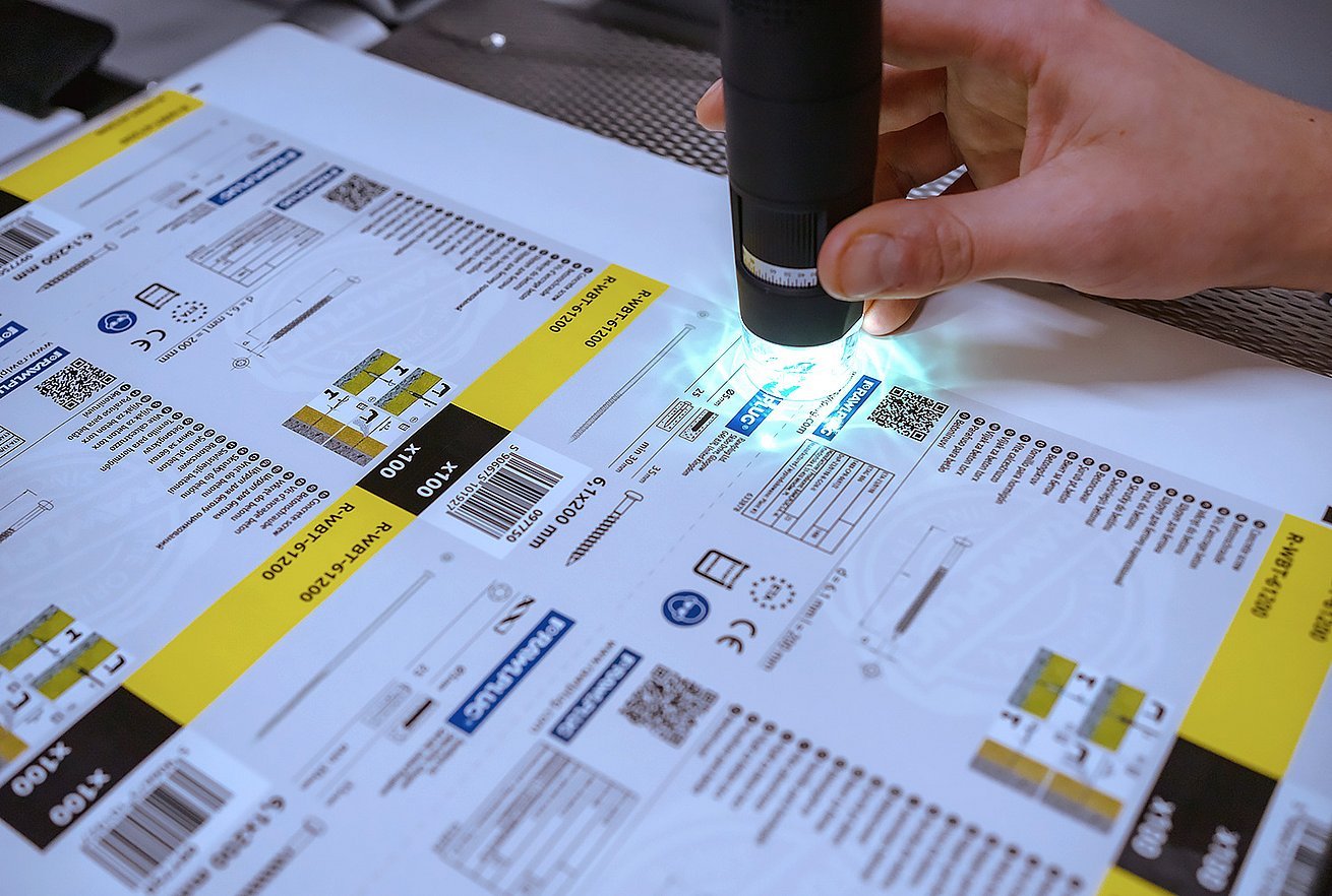  Dzięki specjalnej kamerze w każdej chwili można monitorować jakość zadruku.
